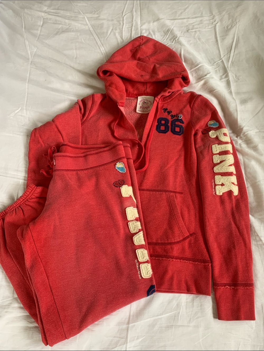 🏷️ [VS PINK] Cherry Red Retro "Go Go Go 86" Sun & Cloud Graphics Lounge Set